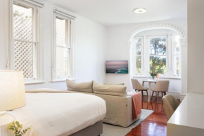 Ravenscourt’s Studio Apartment Close to Everything